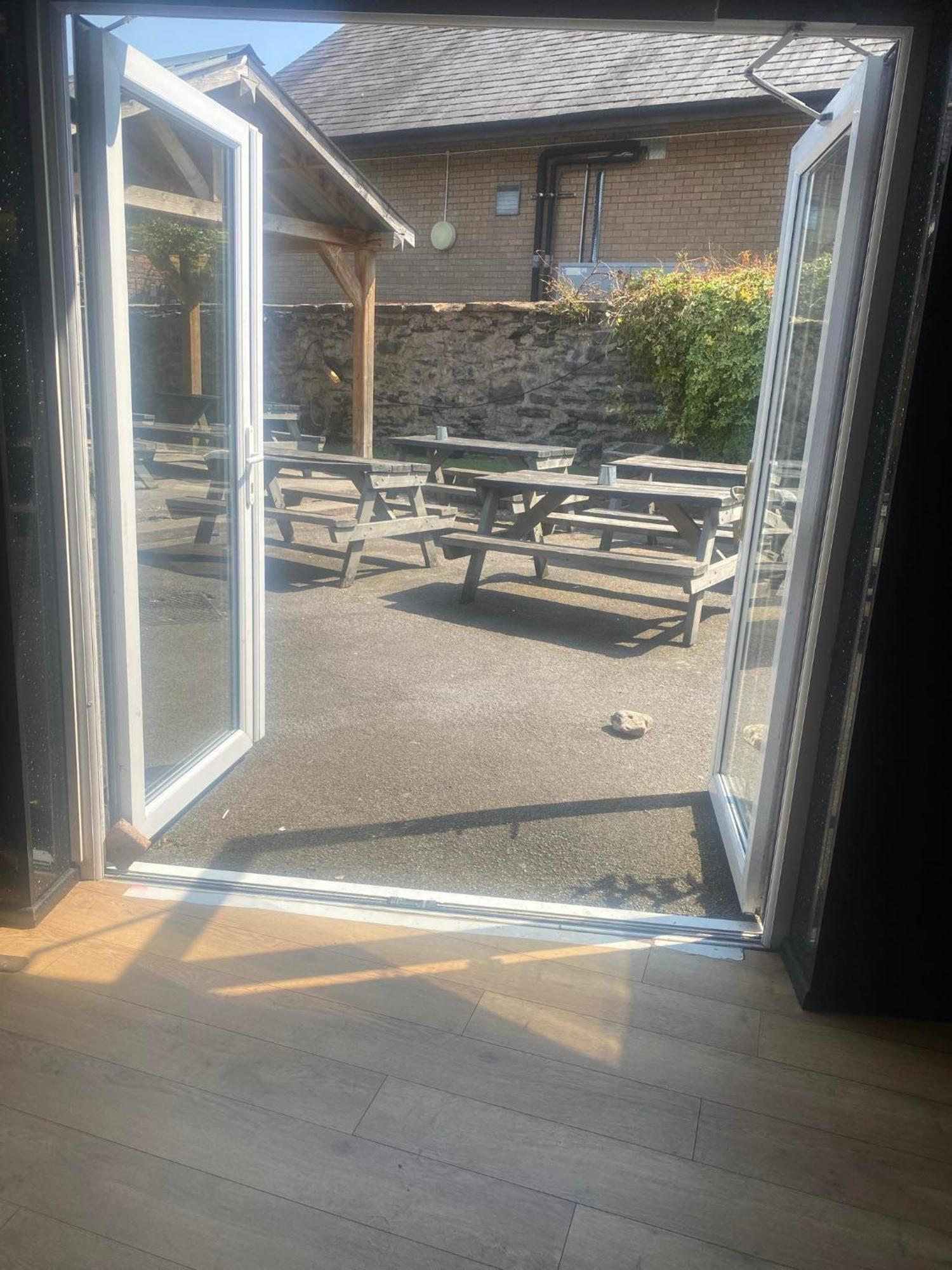 Prince Of Wales Pub And Accommodation Llangollen Exterior foto